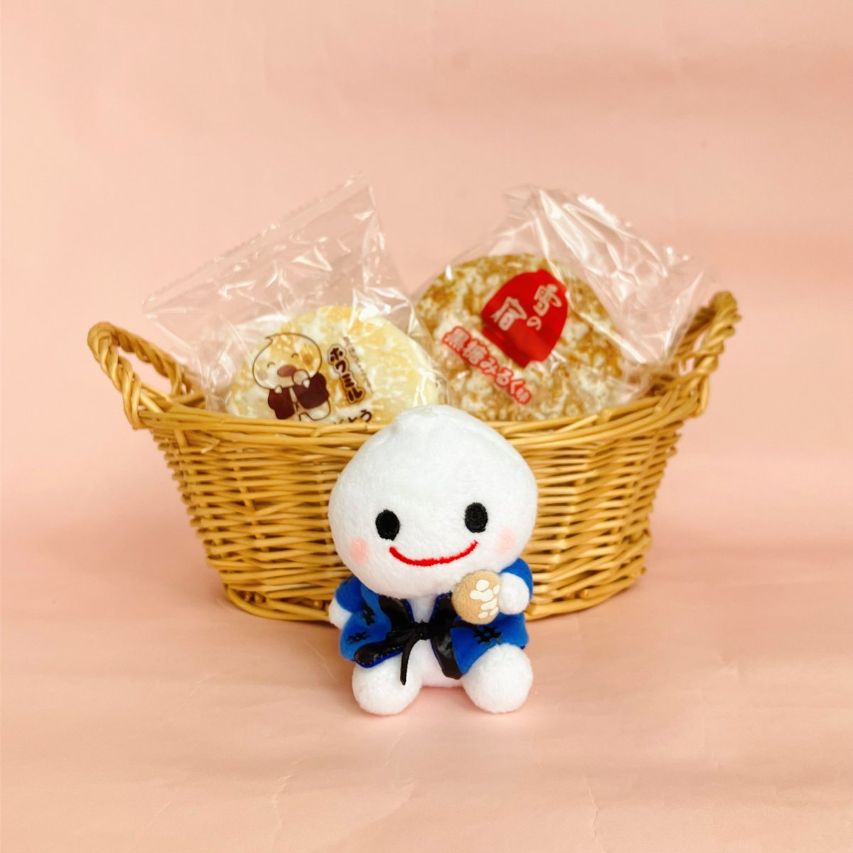 みんな～✨ おやつの じかんだよ～！ 雪の宿、いっしょに たべよ