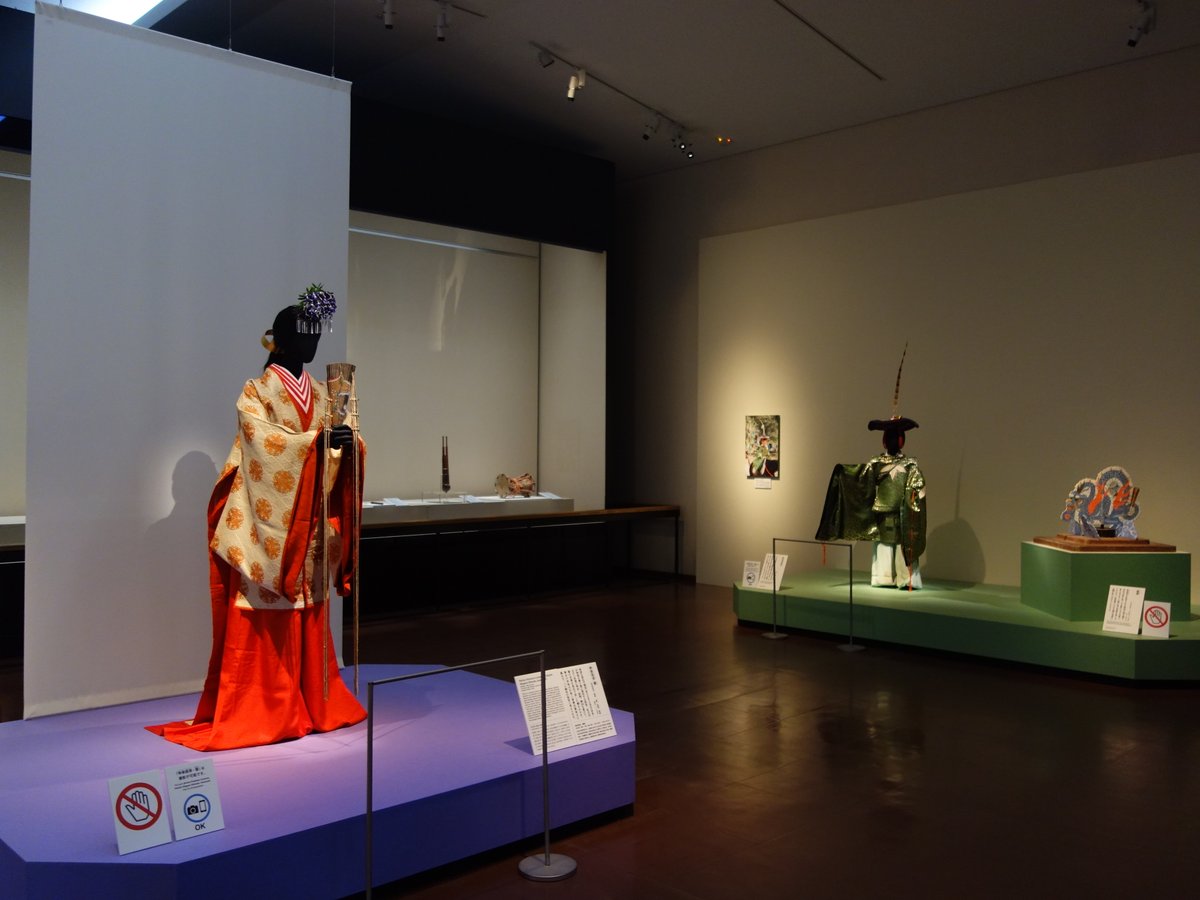 本日より開館✨／ 1月2日(金)は午後5時まで開館いたします。 春日大社