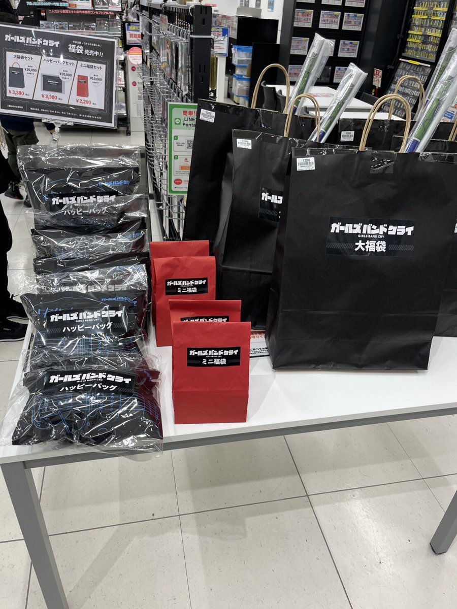 ガールズバンドクライ福袋開封しました😀 1,2枚目はハッピーバッグ、3