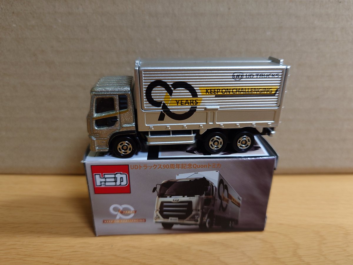 トミカ UDトラックス 90周年 記念 クオン UDトラックス90周年記念の