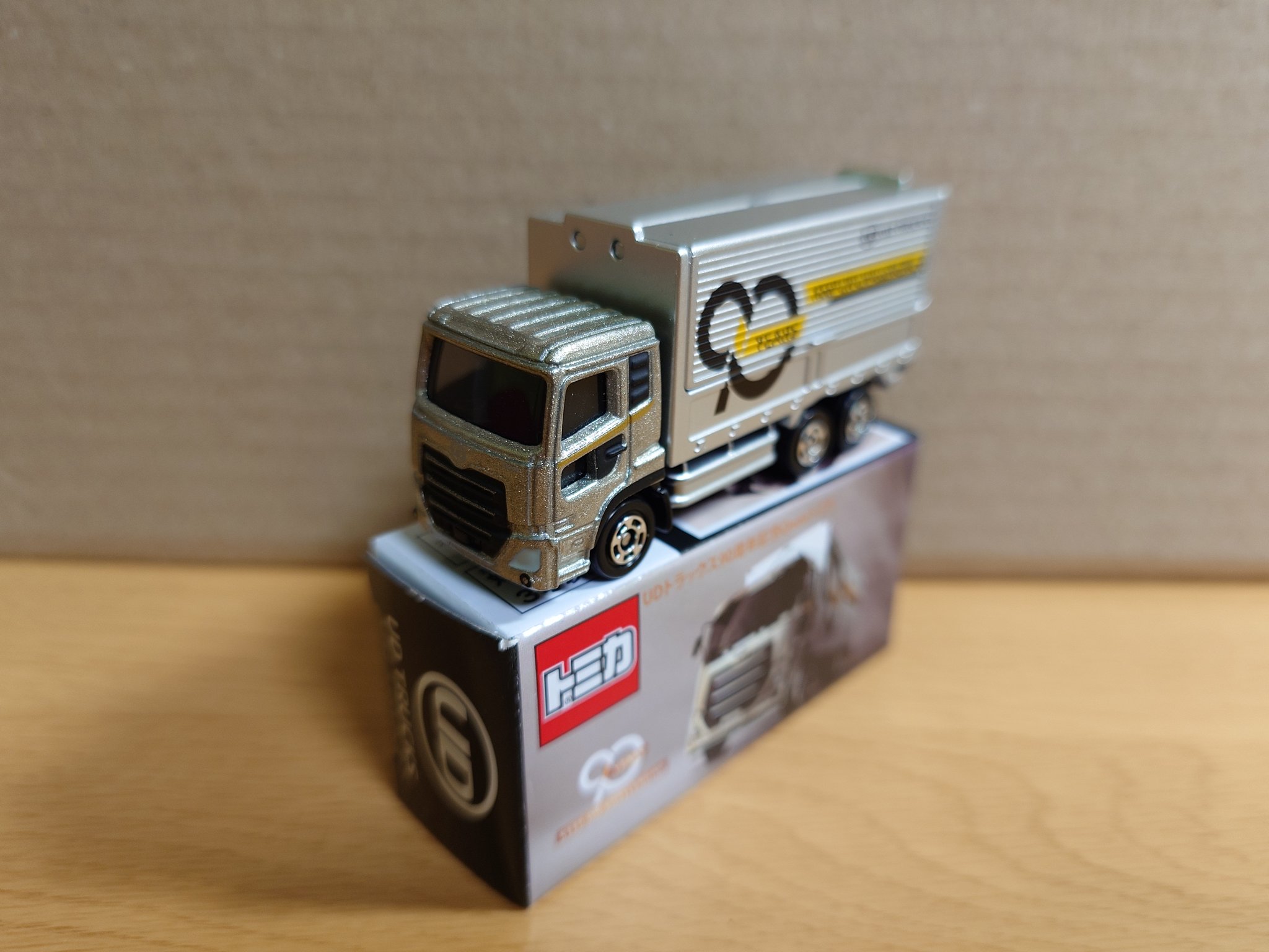 非売品 トミカ クオン Quon UD トラックス90周年記念 ミニカー UD