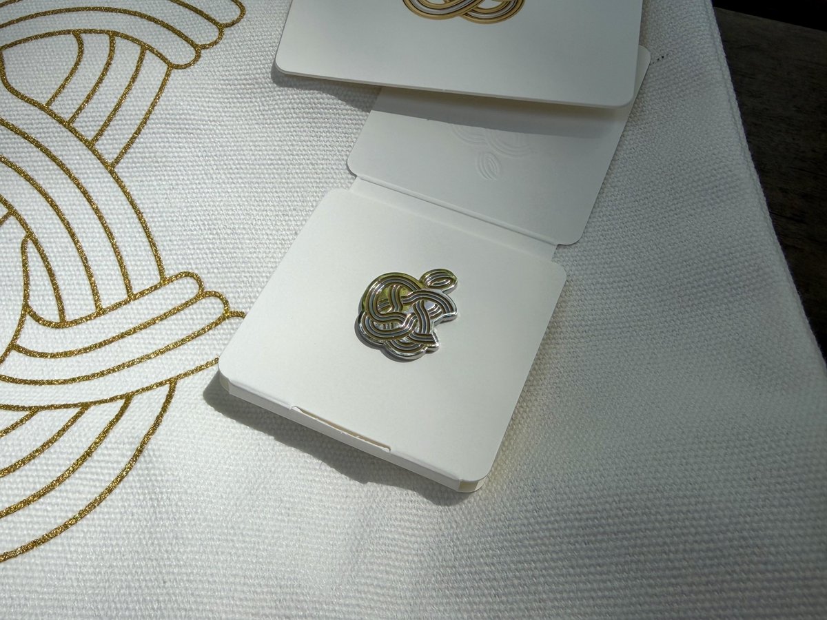 Apple銀座 リニューアルオープンの 記念ノベルティが判明 🔍 ①トート