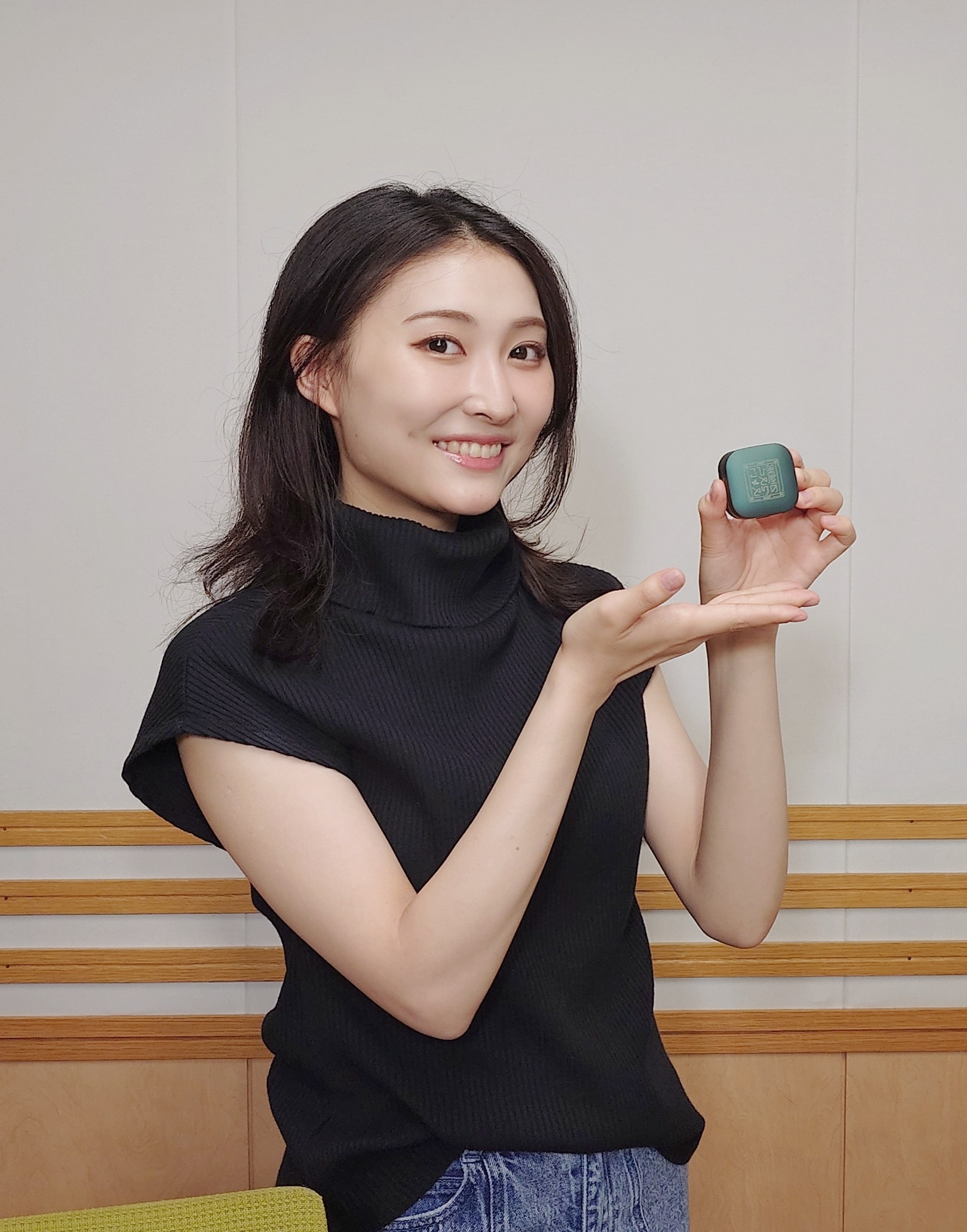 シリアルNO24朝姫朝の靴紐AGR 直筆サイン 若山詩音さん