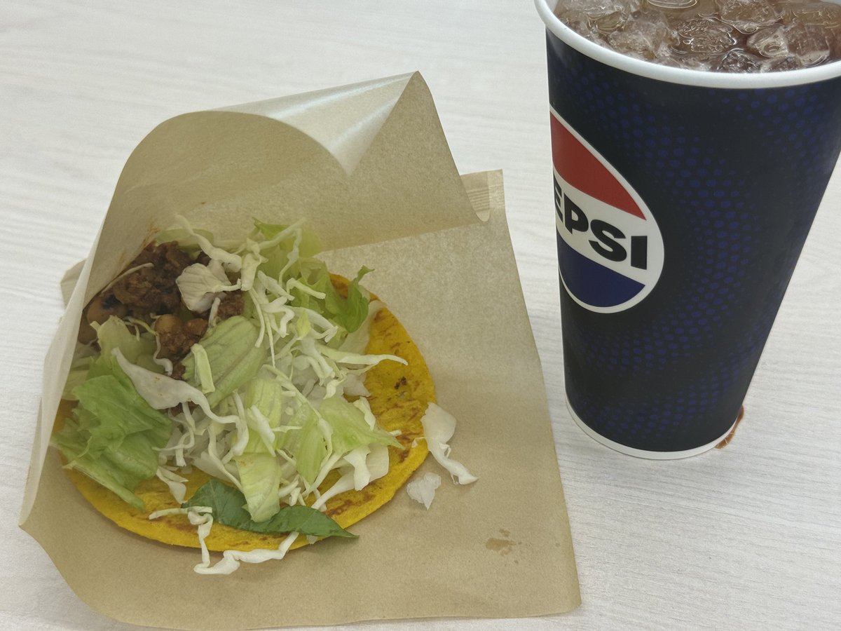 ホットドッグに対抗してか、コストコ新三郷の横に新規オープンした