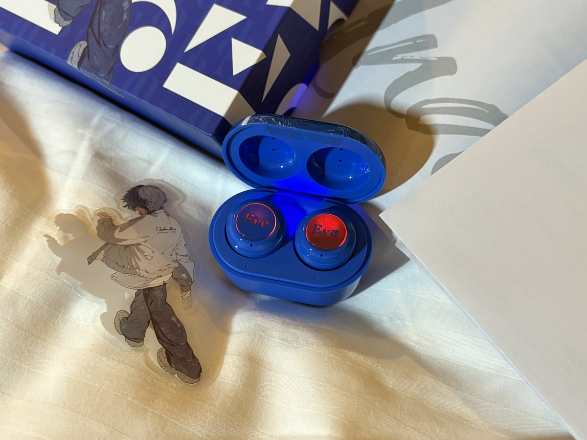 UBイヤホン開封の儀🎧 ・まず説明書にもキービジュイラストとUnder