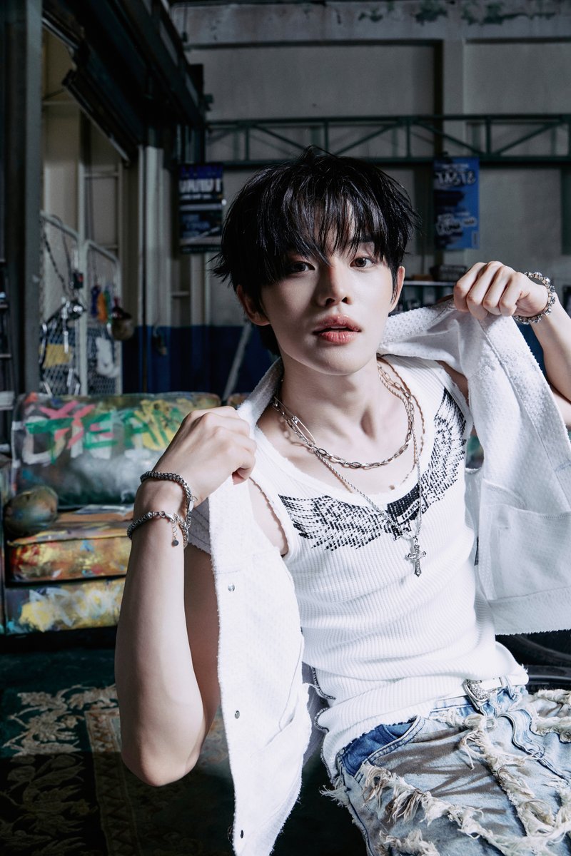 CLOSE YOUR EYES The 2nd Mini Album '𝑺𝒏𝒐𝒘𝒚 𝑺𝒖𝒎𝒎𝒆𝒓