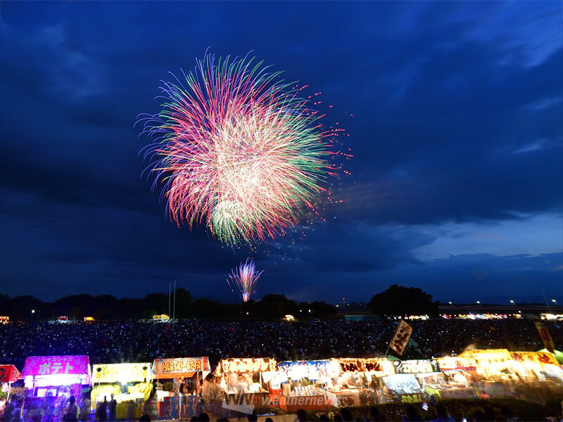 三連休は花火を見よう！＞ 今週末8月9日(土)〜11日(月・祝)の三連休は