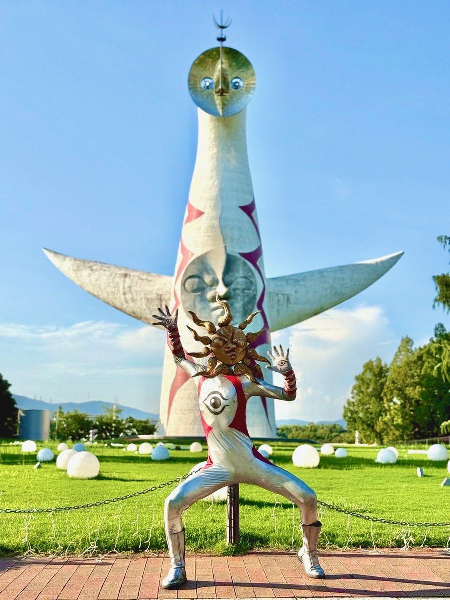 突如、万博記念公園にタローマンが登場！？ 太陽の塔との奇跡の