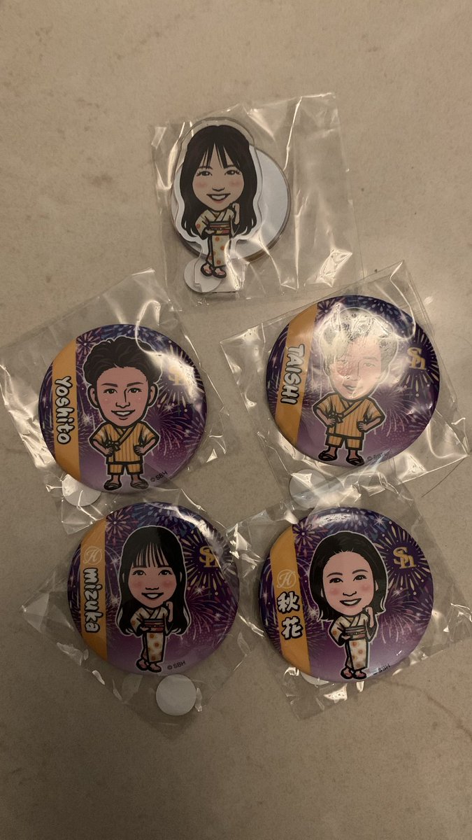 若鷹ガチャ ハニーズ MEI 缶バッジ アクスタ自撮りチェキ風ステッカー