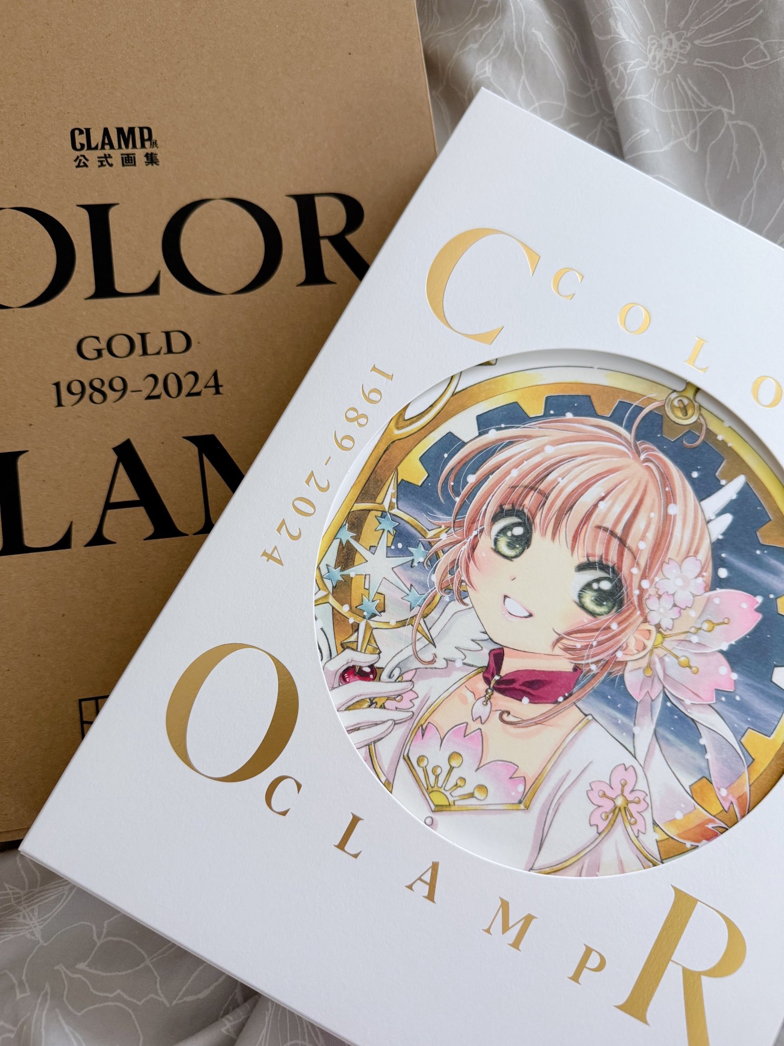 割引 CLAMP展 公式画集 COLOR GOLD 1989-2024【豪華版】 CLAMP展 公式