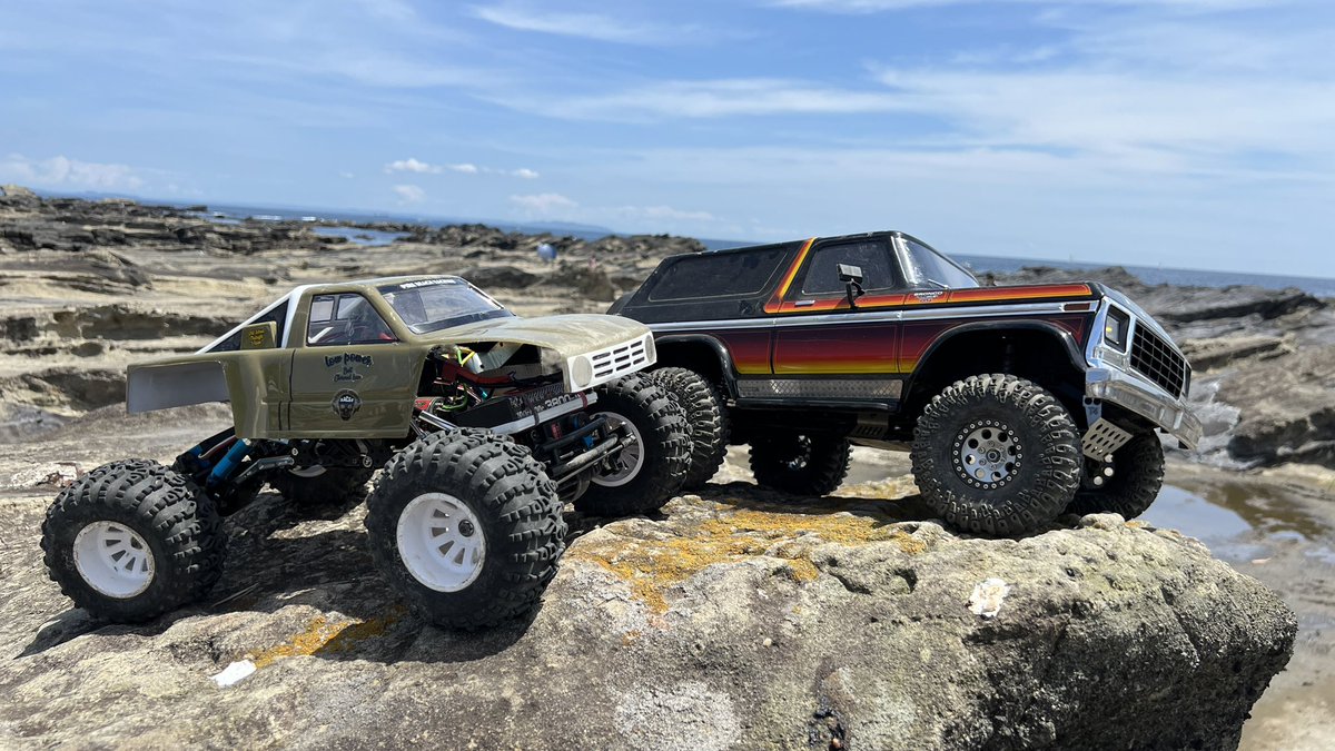 トラクサス1/8 少し改造中です