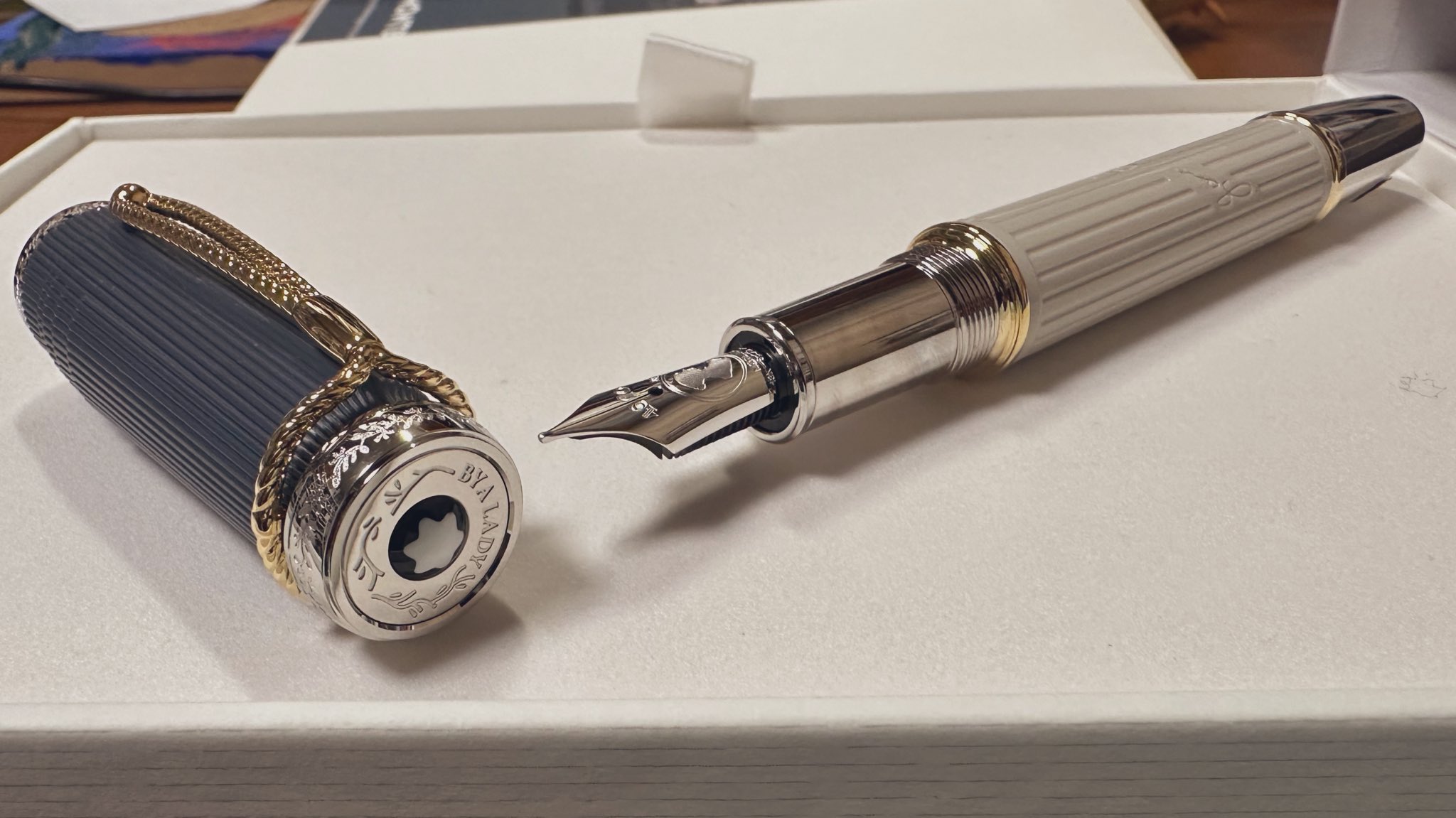 限定品】モンブラン 作家シリーズ オースティン 万年筆インク アンバー