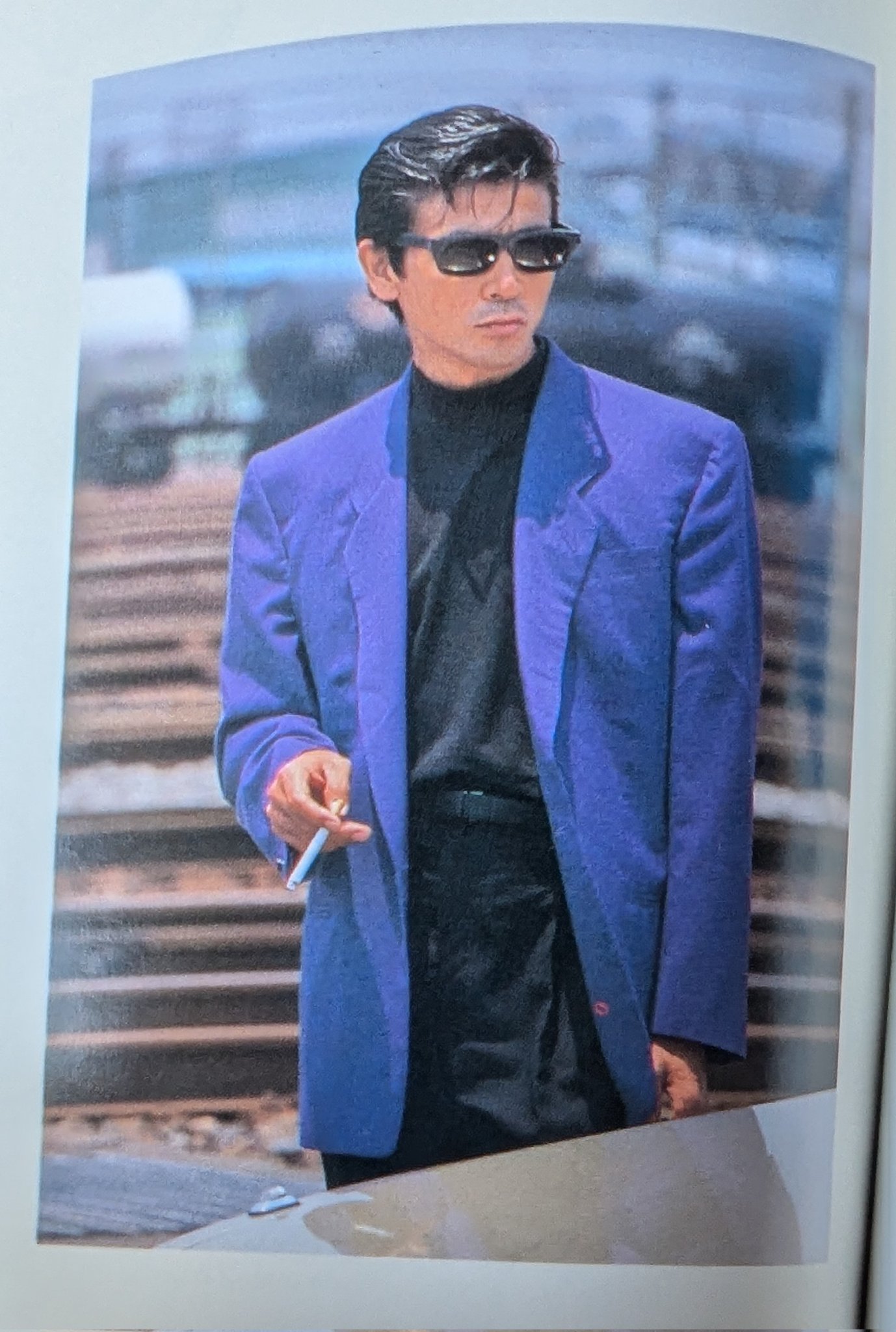 またまたあぶない刑事」ユージ風の青いジャケット；検)柴田恭兵