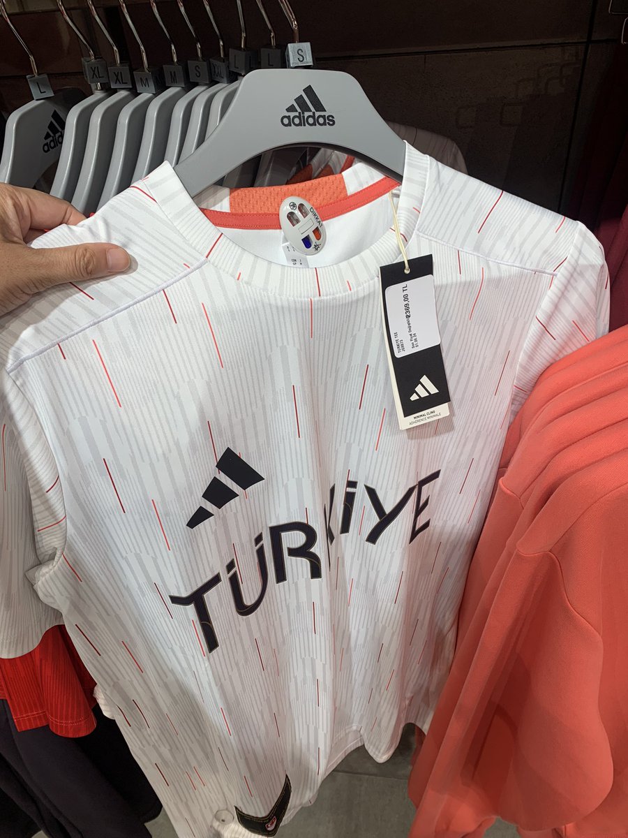 トルコの無課金おじさん のリアルヒットマンT買いにイスタンブールの