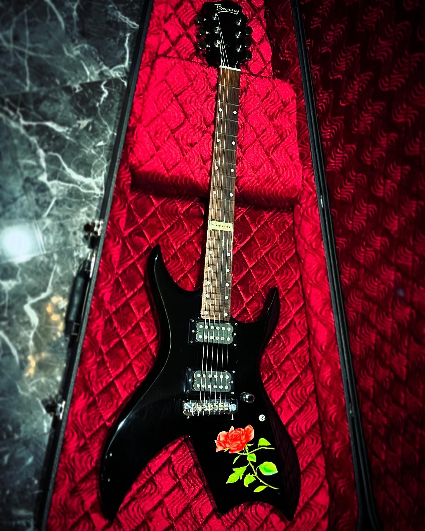 YOSHIKIモデルのギター