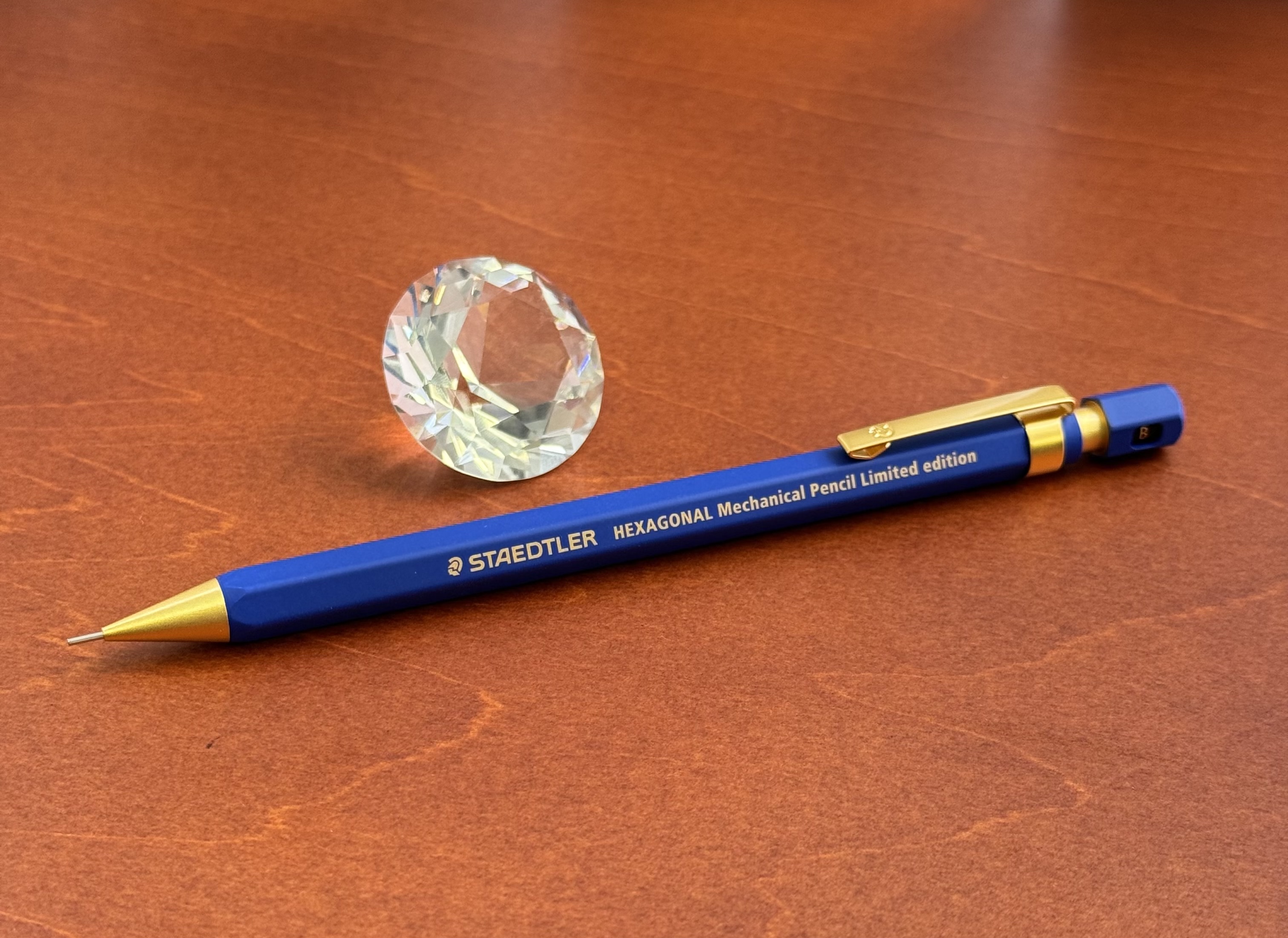 ステッドラーヘキサゴナルブルー限定色