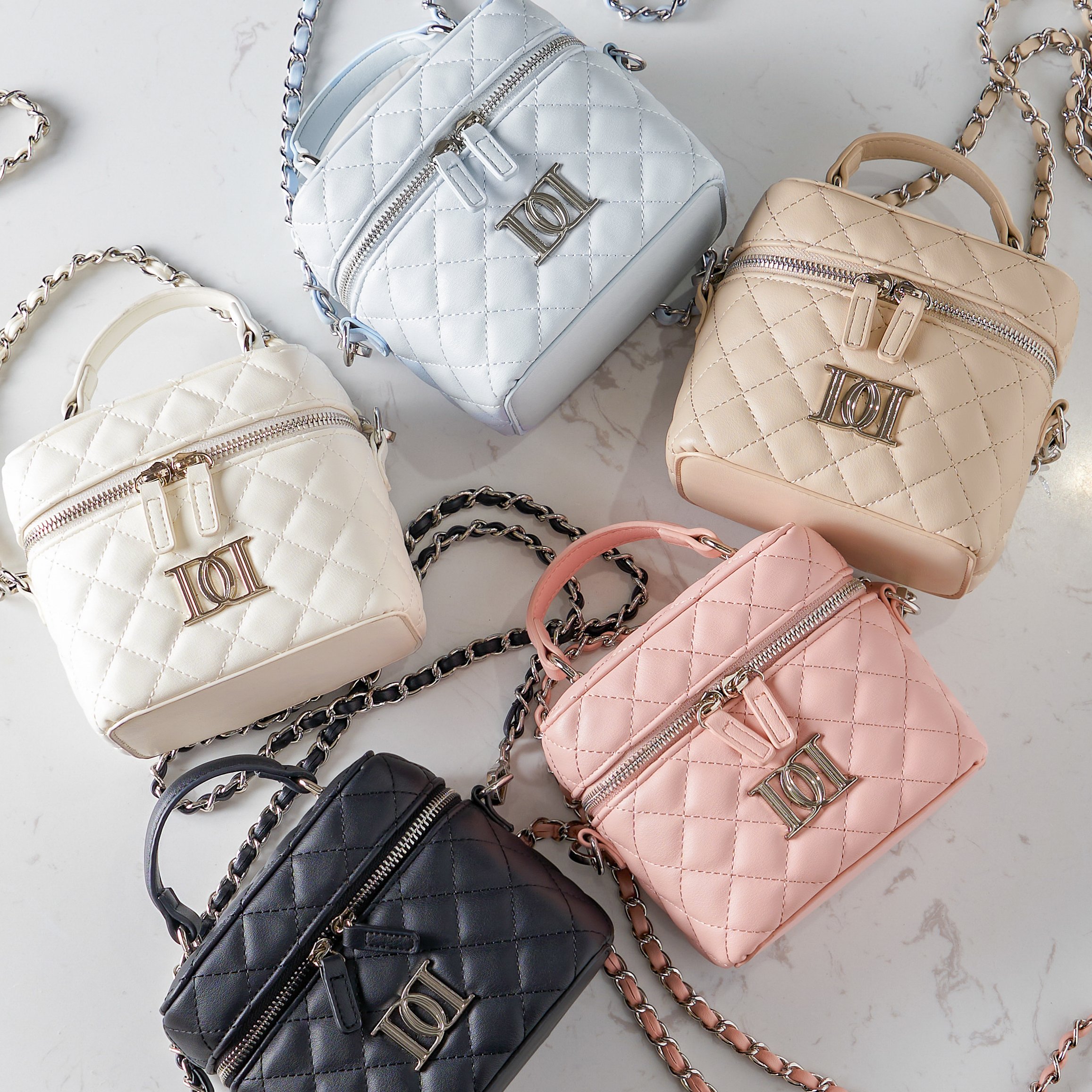 ダーリッチ Darich ゴールドパーツ キルティングスクエアミニバッグ WHT