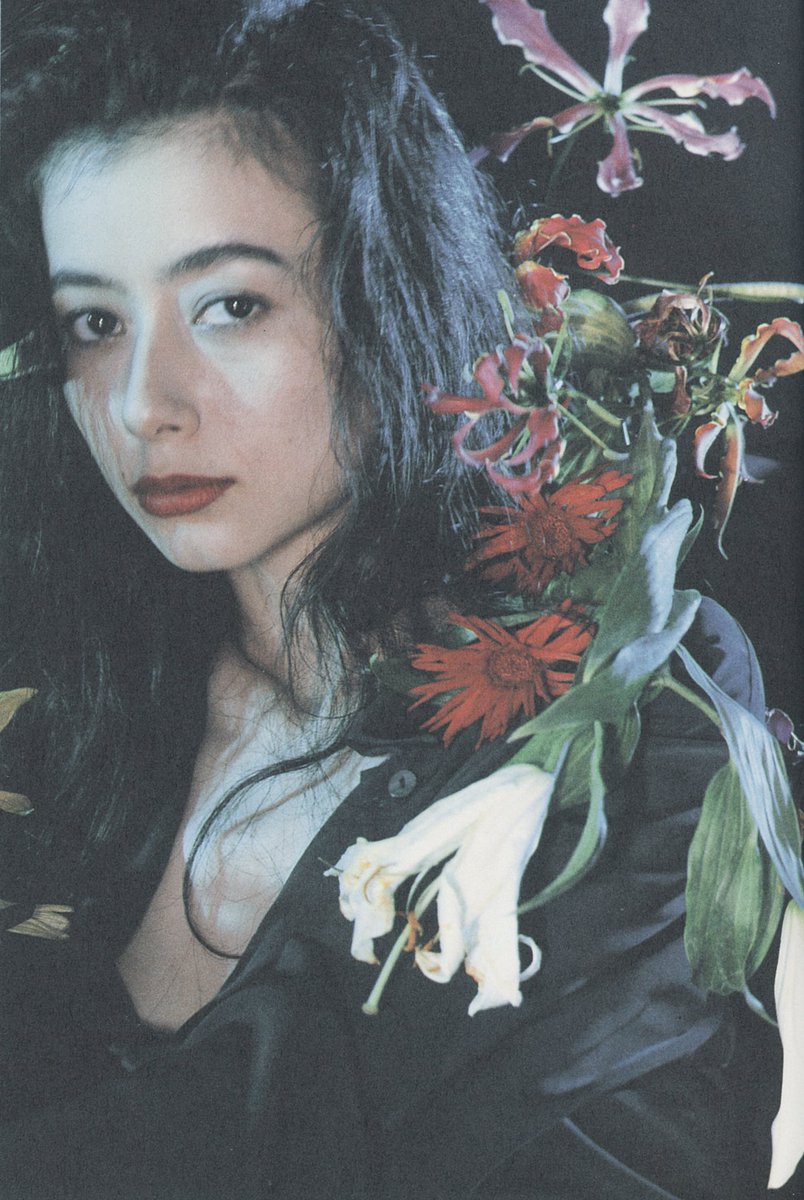 荒木経惟撮影モデル桐島かれん写真パネル