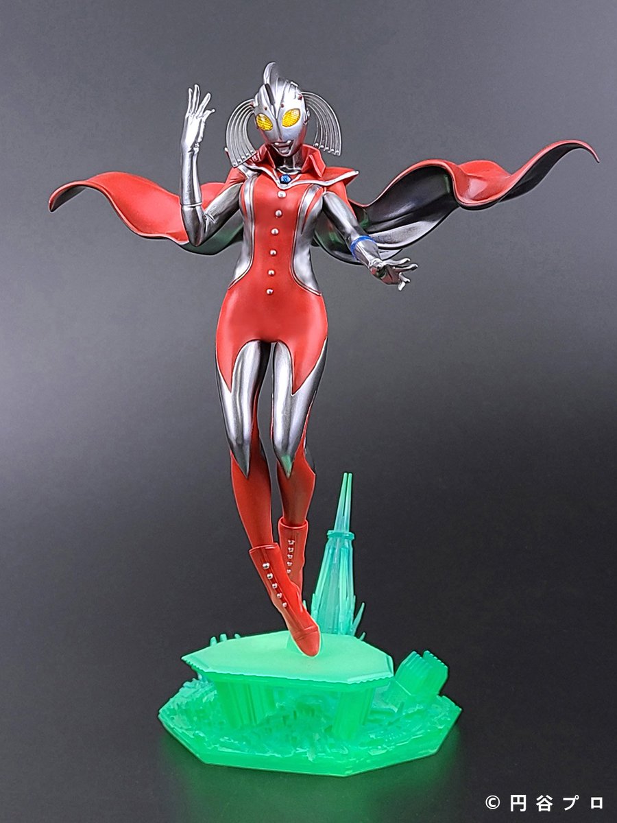 ウルトラの母 カルミラCarmeara Ⅱ (25cm) 未塗装組み立て式ガレージ