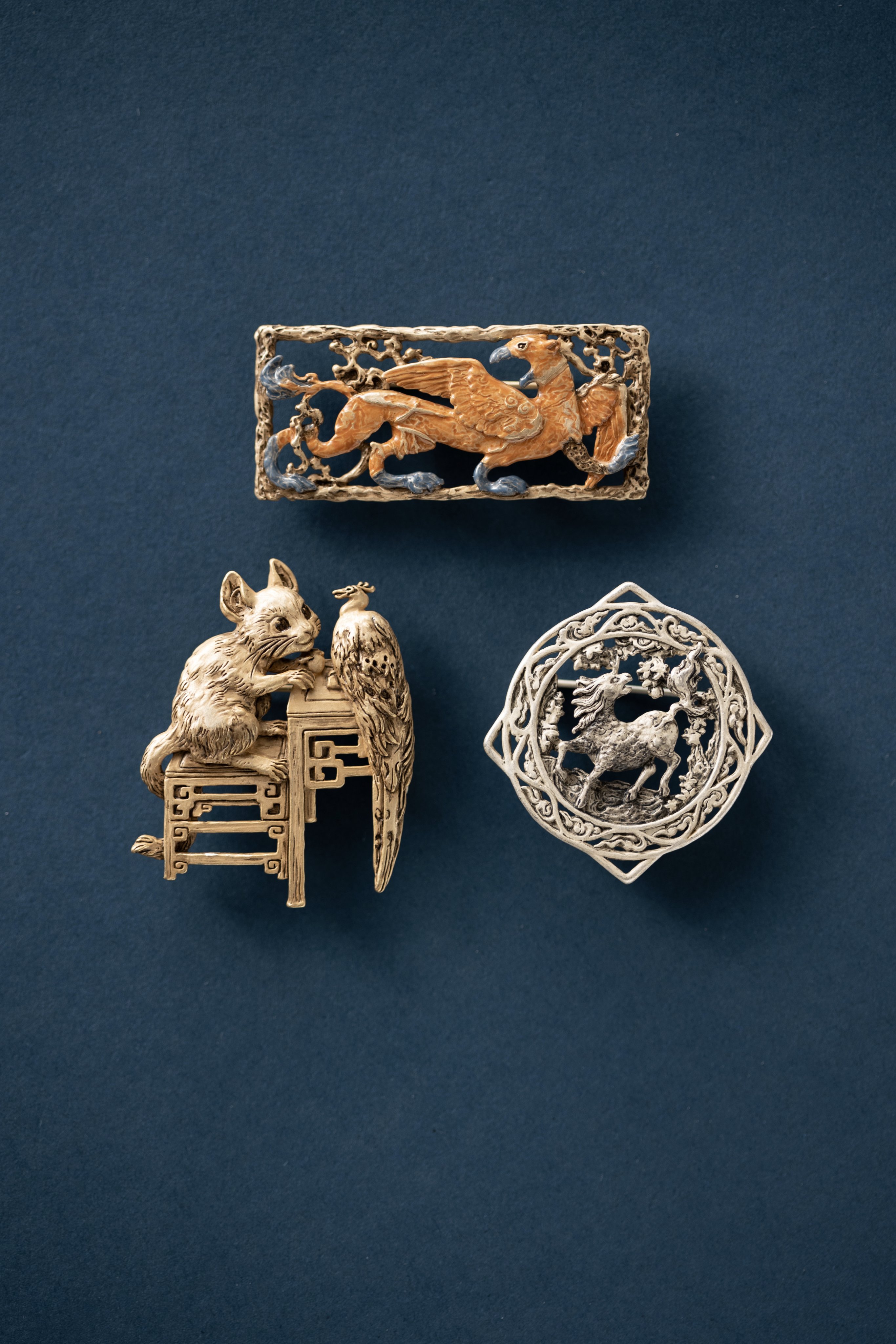 十二国記」ブローチ 麒麟・楽俊・蠱雕 3点セット 十二国