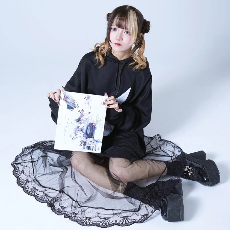 情報解禁】 川口 莉奈 × KINGLYMASK 限定コラボアイテム販売開始