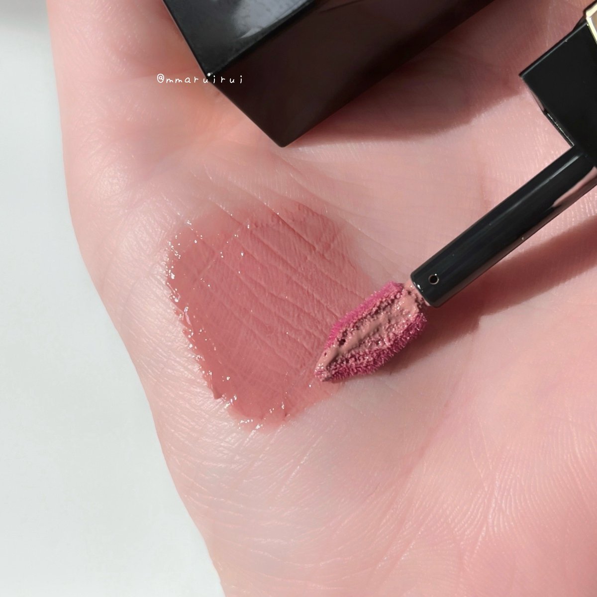 SUQQU 07 花曇とジルの02 white oak(廃番)と比較スウォッチ｡YSL 611は