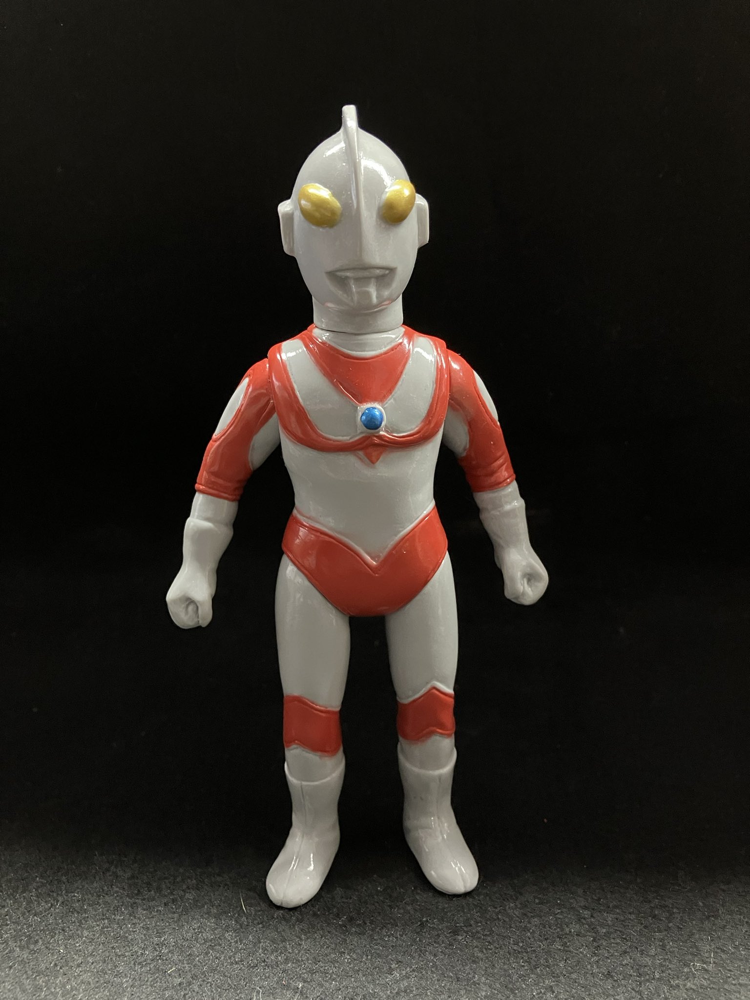 ヤモマークの大怪獣シリーズニセウルトラマン(蓄光タイプ）新品