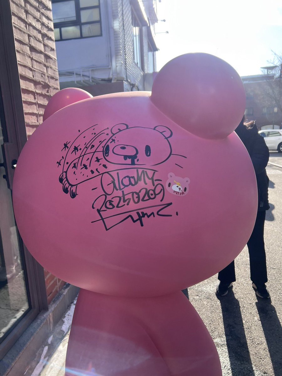 韓国で開催されたポップアップにて、#森チャック 氏のサイン会が開催