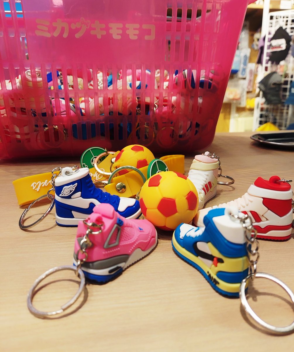 ジス alo コラボ シューモン キーホルダー限定モデル右側 BLACKPINK