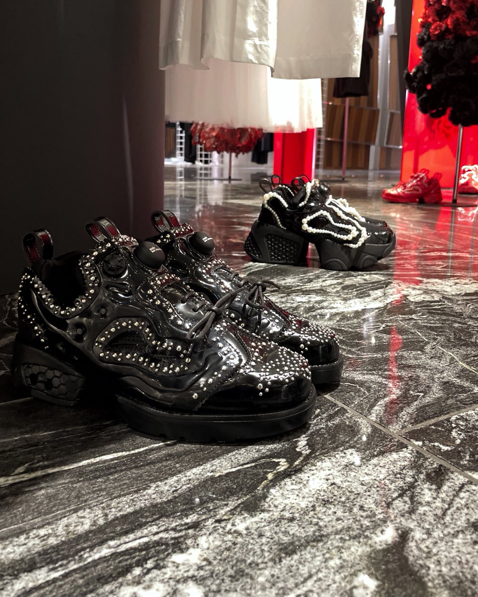 ノワール ケイ ニノミヤ＞｜黒色と赤色🌹 「ROSE/薔薇」をテーマにした