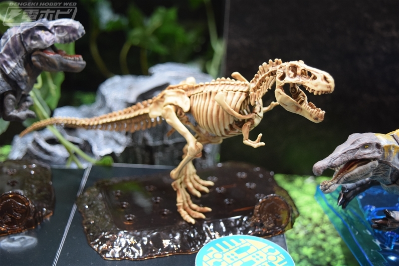 ベイブレードX T-レックス/モササウルス、スピノサウルス