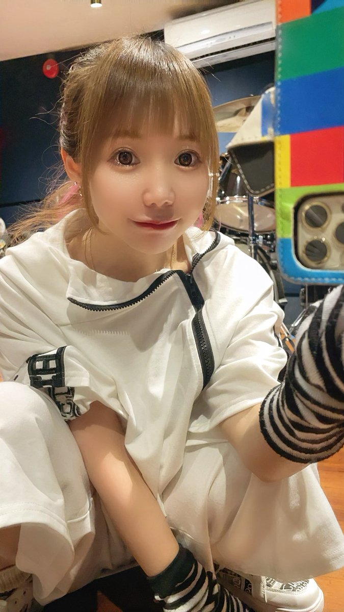 ボリューミーな曲を歌ってきた疲れた🥱 今から撮影も頑張る！！💪😆