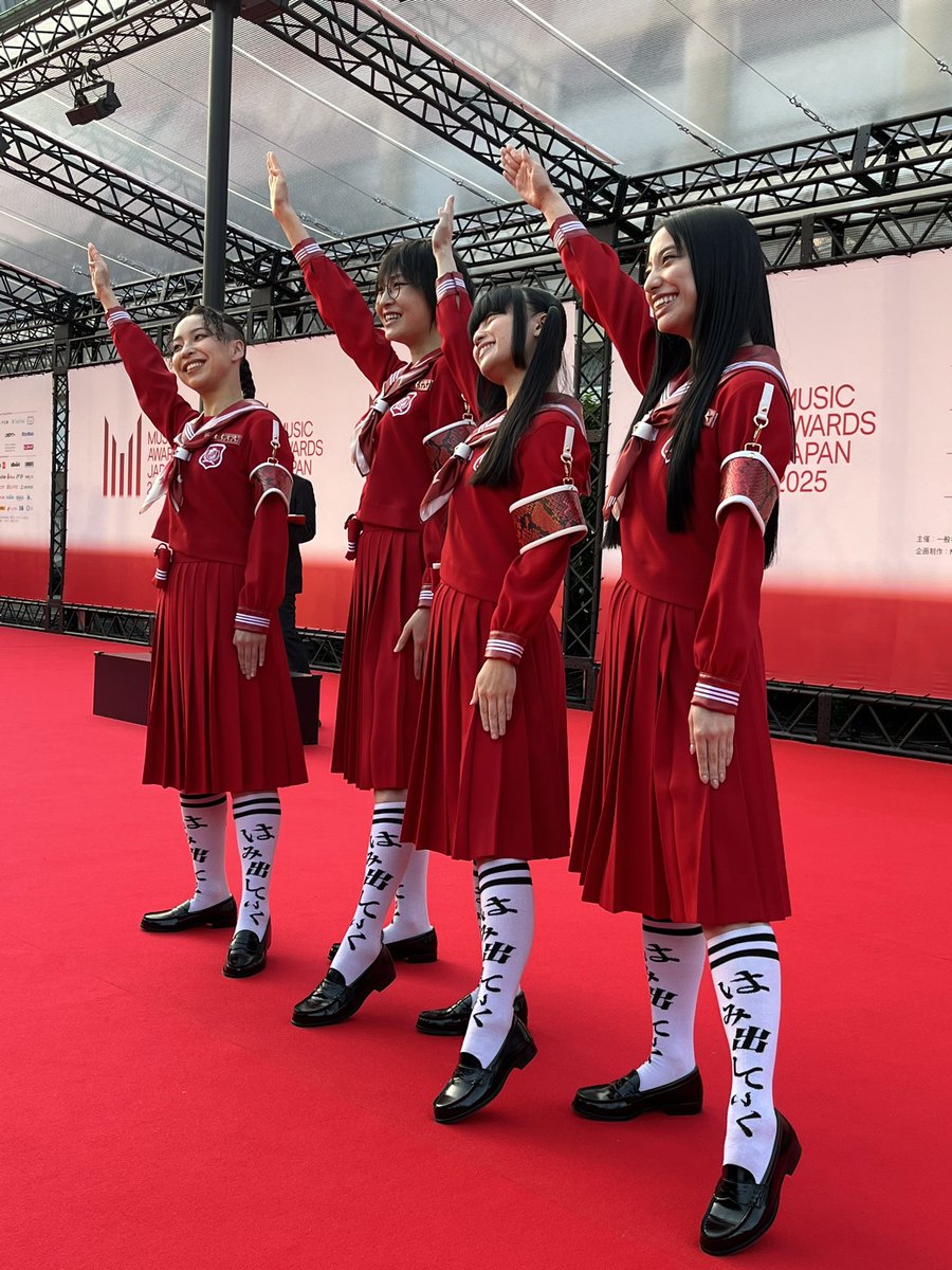 MUSICAWARDSJAPAN 2025🏆 新しい学校のリーダーズがレッドカーペットに