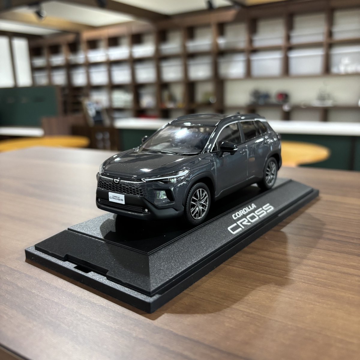 トヨタ博物館購入 新型 カローラクロス 後期 カラーサンプル ブラック