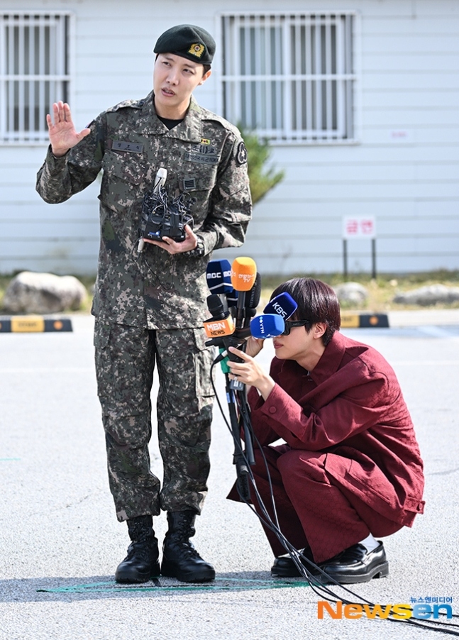 BTS ホソク ホビ J-HOPE 等身大パネル BTS ホソク ホビ J-HOPE 等身大