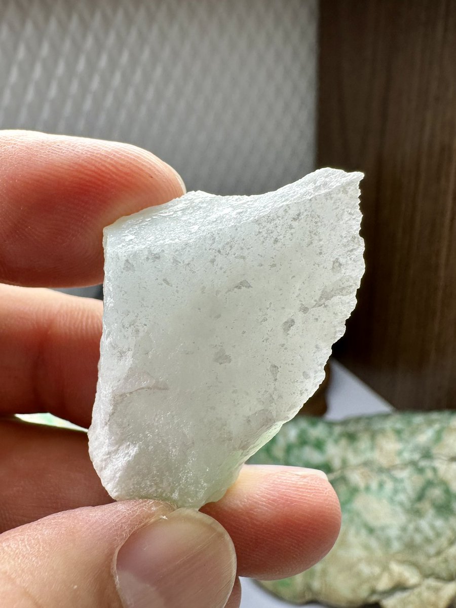 今日のヒスイは、 最近のパワーワード『土倉❗️』の 幻の「白翡翠