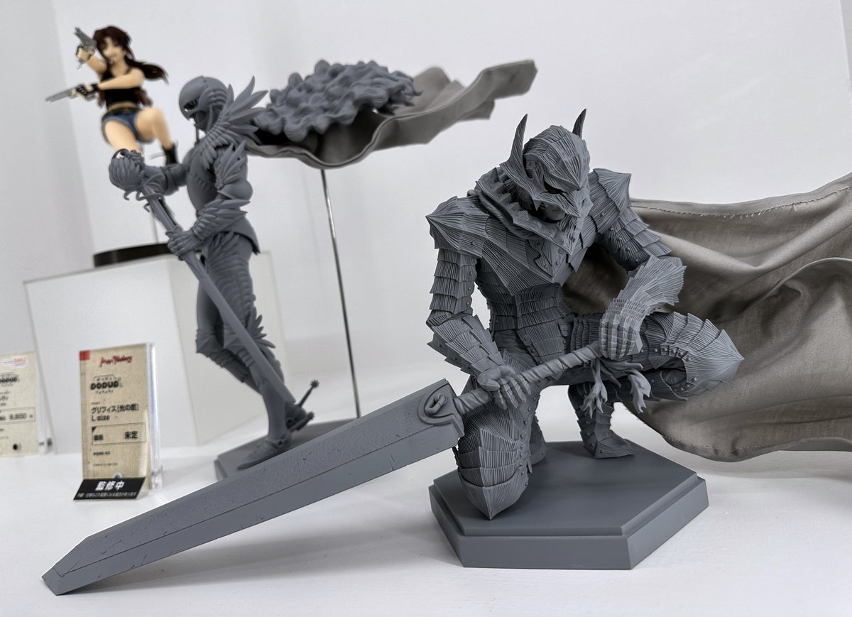 大ベルセルク展の 光の鷹/狂戦士の原画の再現が たまらない😭