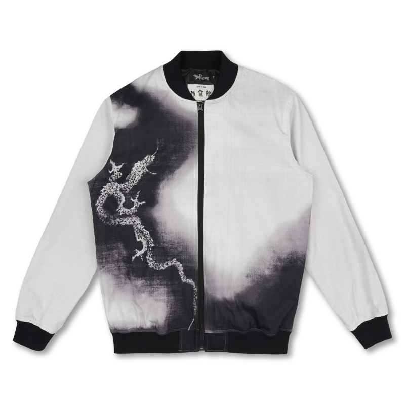 葛飾北斎が90歳の年に描いたとされる晩年の傑作『富士越龍』を友禅染で