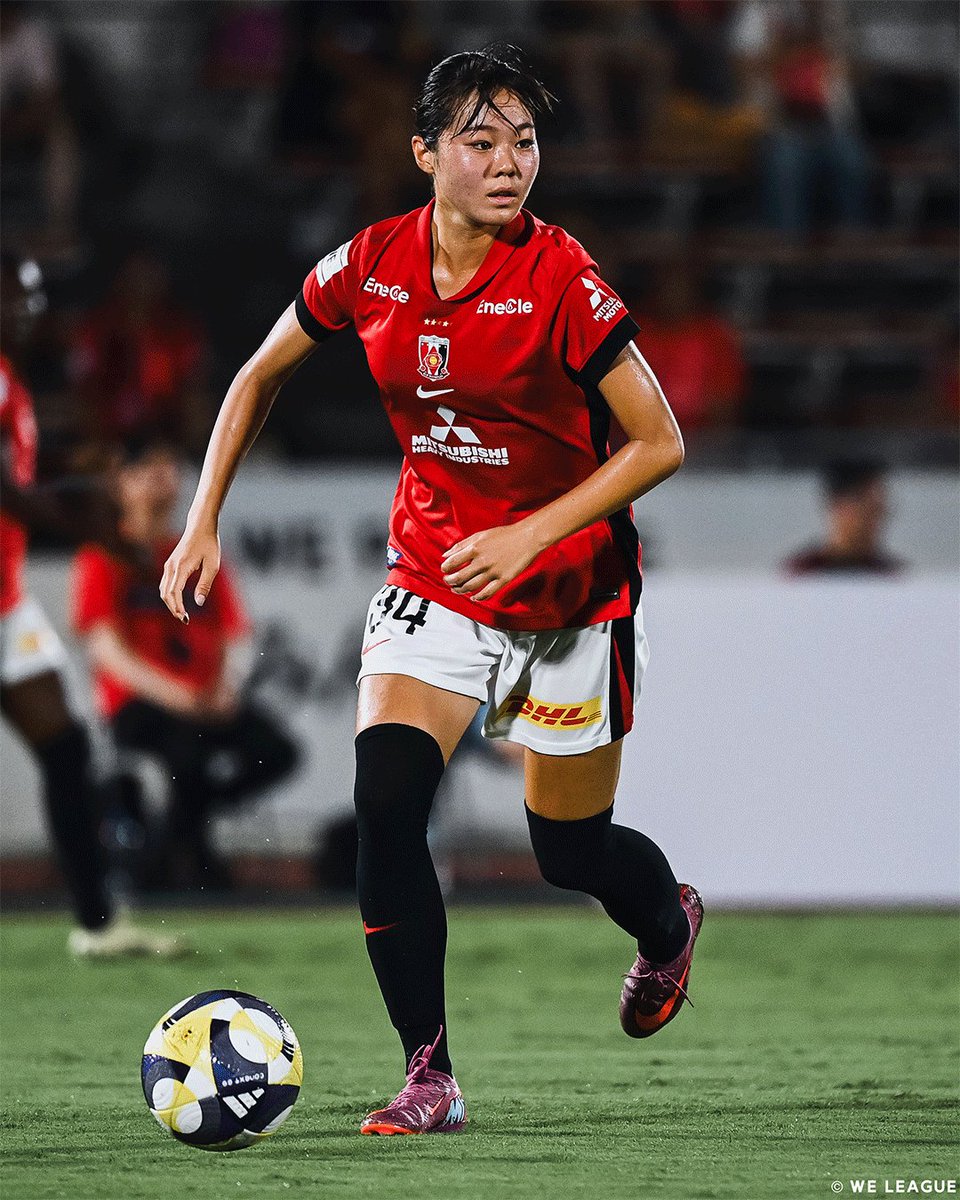 浦和の新星 #平川陽菜 ♦️ 凛とした立ち姿で中盤の舵取りを担う、16歳