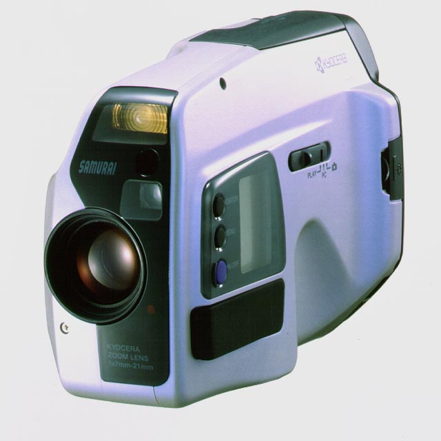 京セラ、縦型カメラ「SAMURAI」のデジカメ版