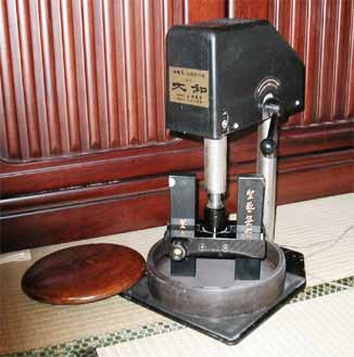 愛用の自動墨磨り機のこと : 書逍遙