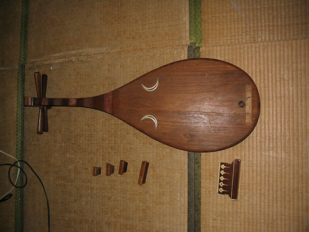 アジアの楽器図鑑 楽琵琶(がくびわ)・手作りレプリカ【雅楽器 雅楽用品