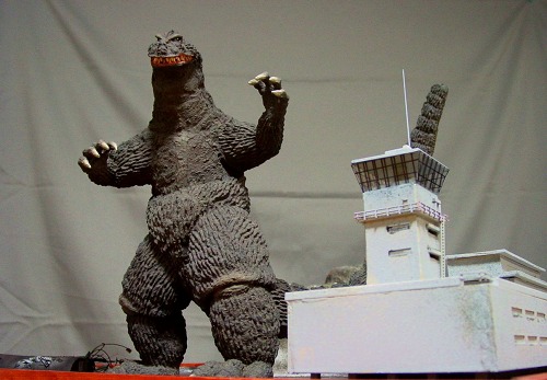 キンゴジNATO基地を襲う ガレージキット製作代行 zooms□キンゴジNATO