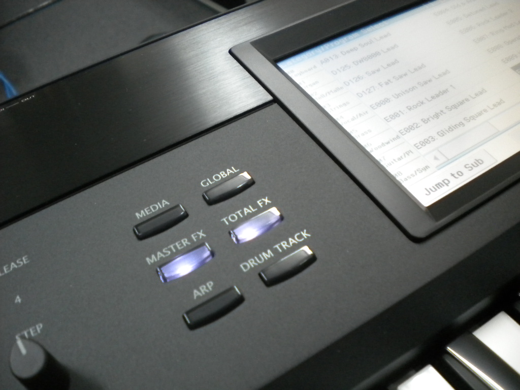 KORG KROME-73 ペダル・ケース付 動作良好 KORG KROME-73 ペダル