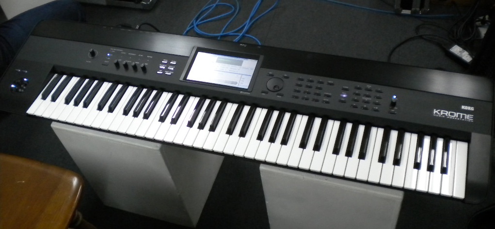 美品】KORG KROME 73 シンセ ペダル＆キャリーバッグ付 KORG KROME-73