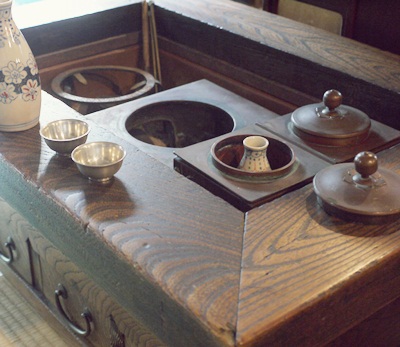 古道具 関西長火鉢 : ここちよい不便さ・・・ 白椿