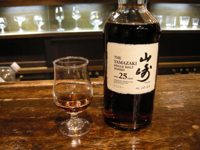 サントリー山崎の液色の熟成年度を表現ディスプレイ