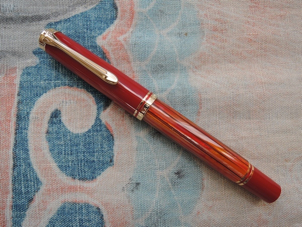 スーベレーン 600 トータスシェルレッド」、撮りました