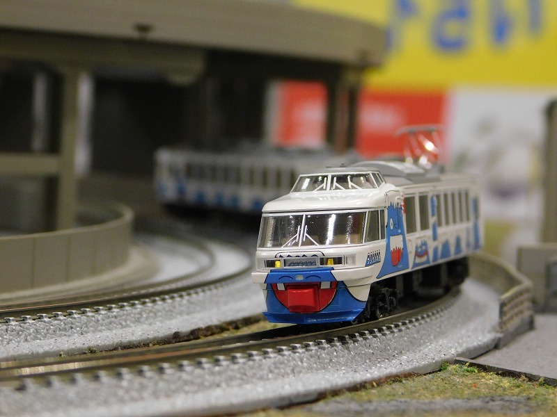 在籍ラッピング車両】 富士急行 ー 2000系フジサン特急 : げ～じN