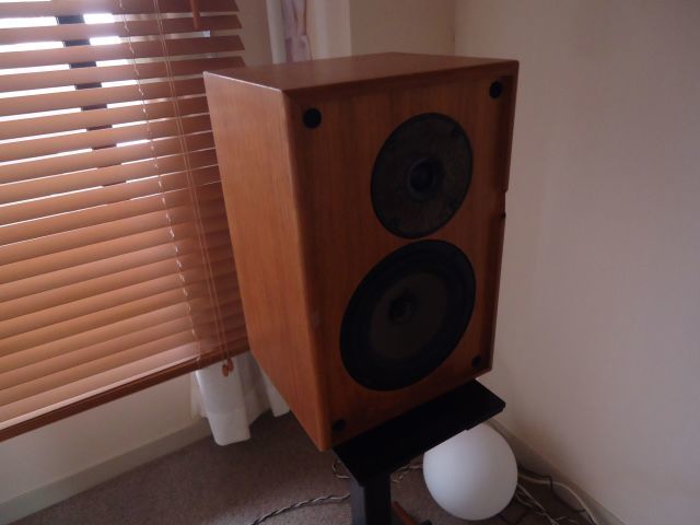 英国スピーカーのしたたかさ : 部屋の音とレコードの音（オーディオの